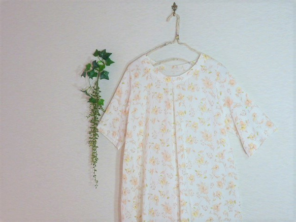 送料無料♪　ダブルガーゼの花柄チュニック（M) 1枚目の画像