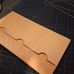 『有DIY課程』皮革簡易萬用卡鈔零錢扁夾 芮亞幸福皮革工作室 第2張的照片