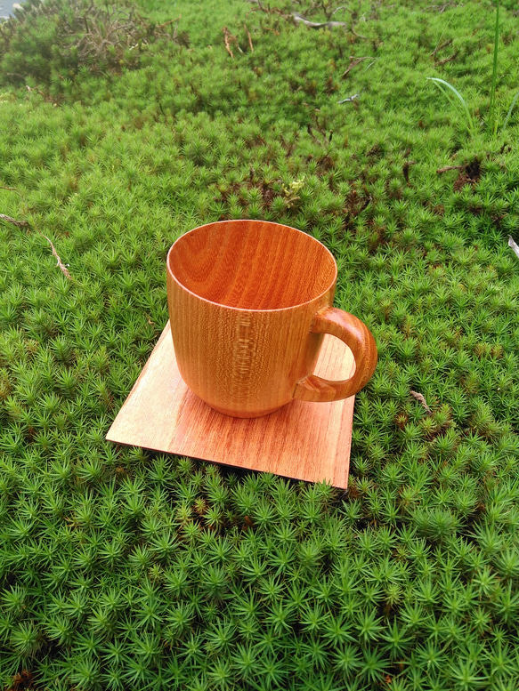木のカップ（ケヤキ*小さなサイズ）受け皿をそえて 1枚目の画像