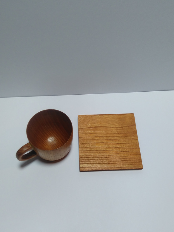 木のカップ（ケヤキ*小さなサイズ）受け皿をそえて 5枚目の画像