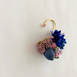 「mystique」あざみと紫陽花の耳飾り 2枚目の画像