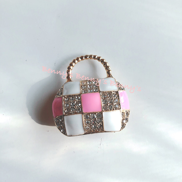 バッグ型チャーム　格子柄ピンク&白 & ビジュー　キーホルダー　ペンダントヘッド 1枚目の画像