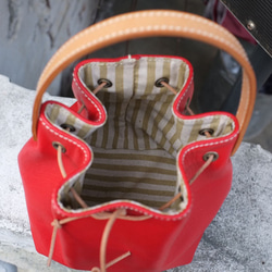 『精靈包』。 迷你水桶手提包 ，購物包 Color: 亮紅 第2張的照片