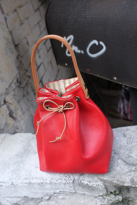 『精靈包』。 迷你水桶手提包 ，購物包 Color: 亮紅 第3張的照片