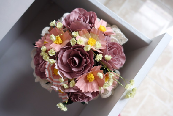 ストリーム布手作りの布の花屋 - 手作りの造花（布）、ピンクのバラと紫のコスモス織り交ぜロマンチックな愛、恋人、贈り物、屋外の写 2枚目の画像