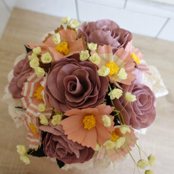 ストリーム布手作りの布の花屋 - 手作りの造花（布）、ピンクのバラと紫のコスモス織り交ぜロマンチックな愛、恋人、贈り物、屋外の写 1枚目の画像