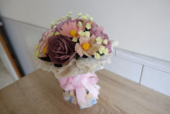 ストリーム布手作りの布の花屋 - 手作りの造花（布）、ピンクのバラと紫のコスモス織り交ぜロマンチックな愛、恋人、贈り物、屋外の写 5枚目の画像