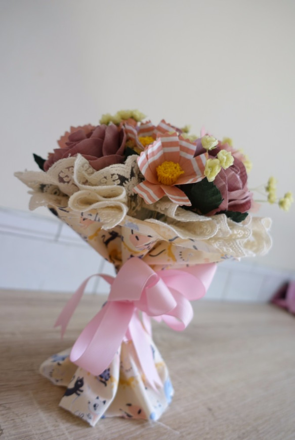 ストリーム布手作りの布の花屋 - 手作りの造花（布）、ピンクのバラと紫のコスモス織り交ぜロマンチックな愛、恋人、贈り物、屋外の写 7枚目の画像