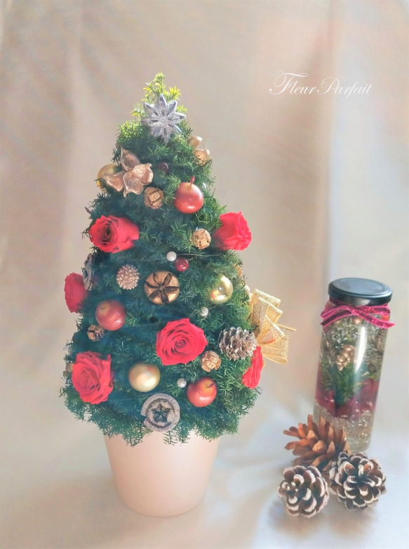 大人のクリスマス～華やかローズとヒムロスギのグリーンツリー～『冬支度ハンドメイド2021』 1枚目の画像