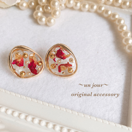 バラの花びら封入 レジンピアス クリアアクセサリー ピアス（その他