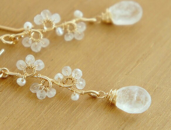 ムーンストーンとパールのエレガントピアス　14kgf ゴールドフィルド