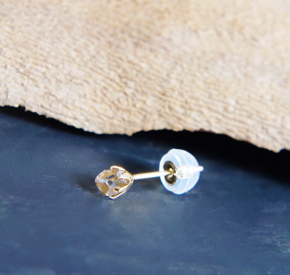 18金 ハーキマーダイヤモンドのスタッドピアス 片方一つ 3枚目の画像