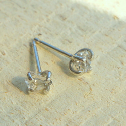 ハーキマーダイヤモンドのスタッドピアス 2枚目の画像