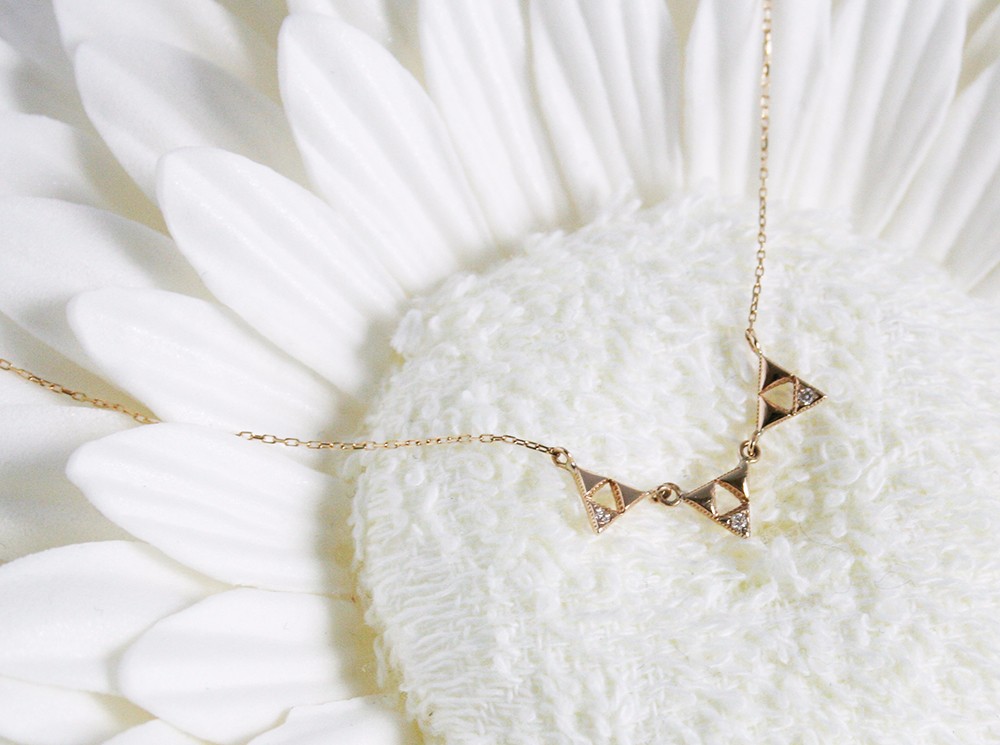 K10YGダイヤネックレス【SANKAKU MON　/　三角文】N10085Y-3