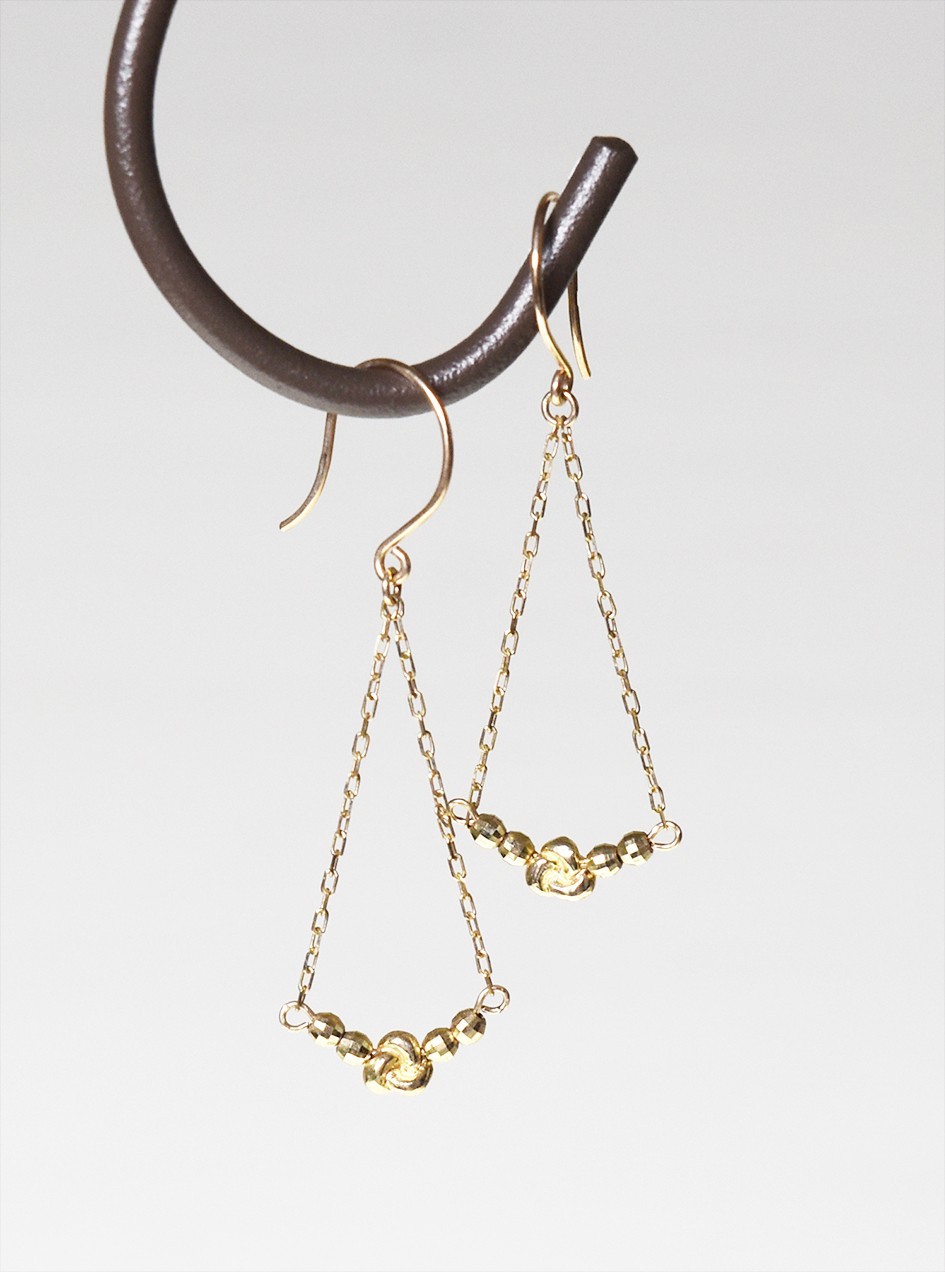 K10YGピアス【SANYO MUSUBI /　三葉結び】（P10065Y）