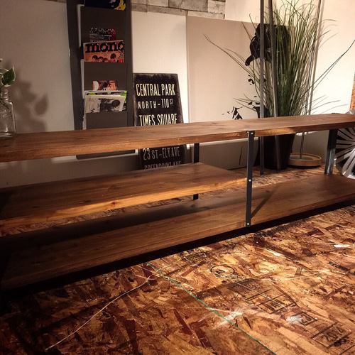テレビ台➕️杉板　ケンケン❕ THE TV BOARD / LOW TABLE 無垢 杉 × Black Steel – KANADEMONO