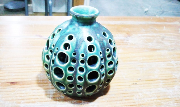 陶器製　透かし彫り花瓶　傘立て ✨透かし彫り陶器 花瓶 傘立て✨ - メルカリ