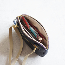 お財布にもなるレザーポシェット（ネイビー）　サコッシュ　スマホポーチ　ショルダー　ポーチ　バッグinバッグ　革 7枚目の画像
