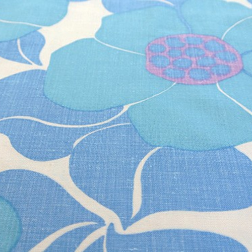 スウェーデン ヴィンテージ 刺繍クロス 赤いお花 ミニテーブル