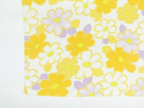 ドイツレトロ生地　お花柄 （白×橙系×紫） 1枚目の画像