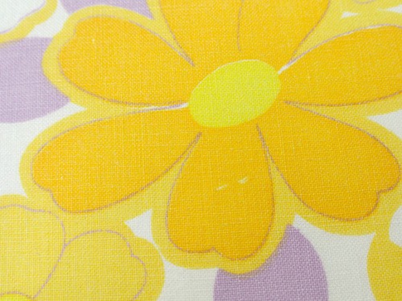 ドイツレトロ生地　お花柄 （白×橙系×紫） 4枚目の画像