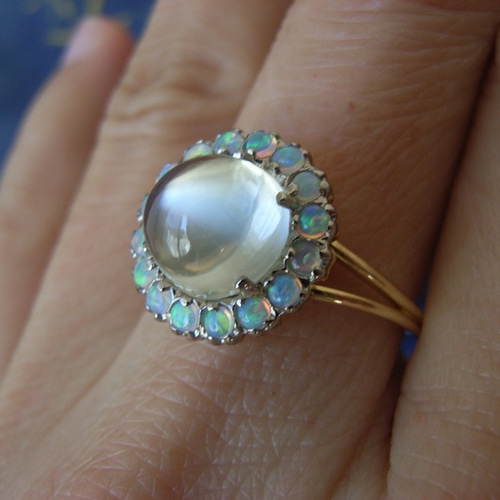 K18YG ムーンストーン リング 大粒！ レインボームーンストーン リング