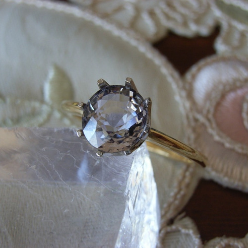 K18グレーイッシュスピネルリング 指輪・リング フラワーストーン