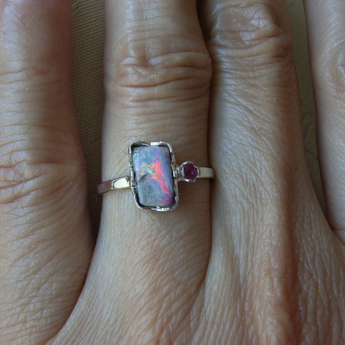 SV・赤系ボルダーオパールリング 指輪・リング フラワーストーン