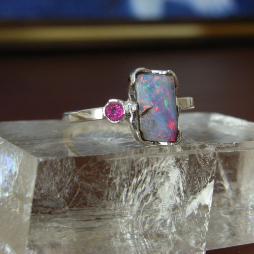 SV・赤系ボルダーオパールリング 指輪・リング フラワーストーン