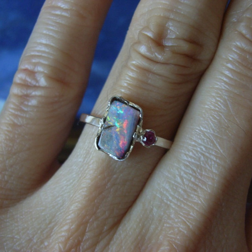 SV・赤系ボルダーオパールリング 指輪・リング フラワーストーン