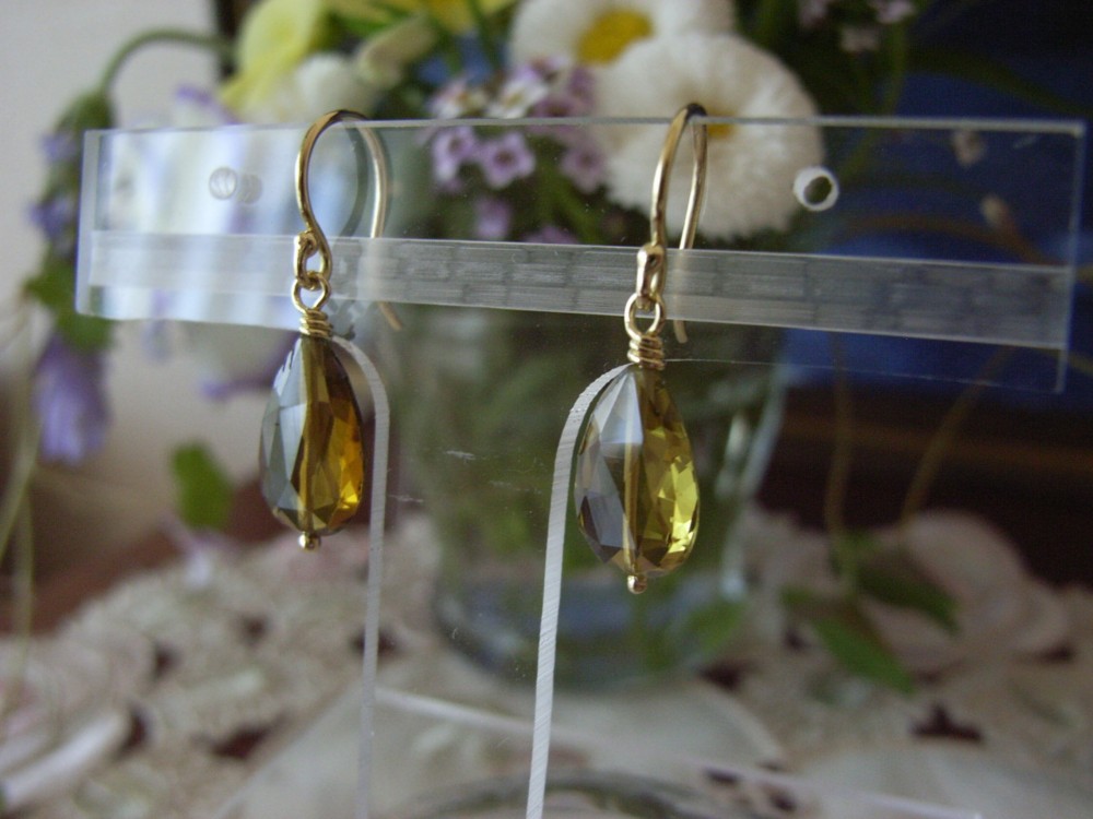 K18イエローブラウントルマリンピアス