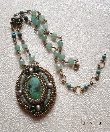 アフリカンターコイズの刺繡ネックレス