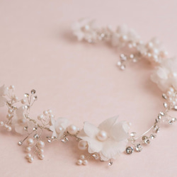 Swarovski crystals and silk flowers bridal headpiece 7枚目の画像