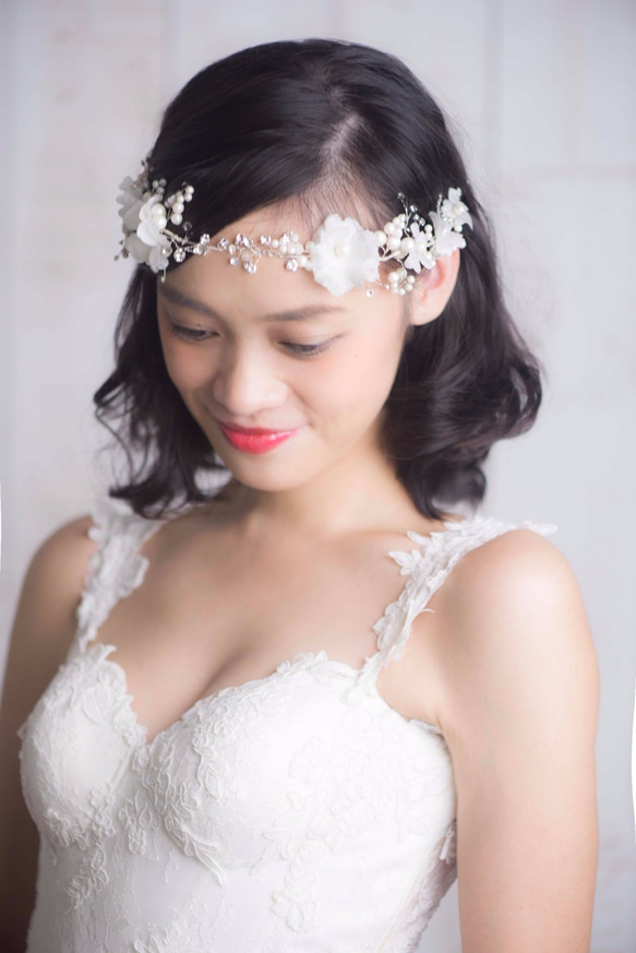 Swarovski crystals and silk flowers bridal headpiece 6枚目の画像