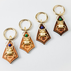 【スカラベと宝石バッグチャーム／キーアクセサリー】レッドジャスパー×楓 5枚目の画像