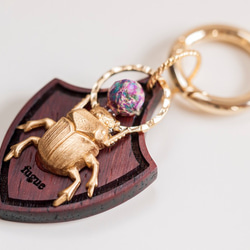 【スカラベと宝石】バッグチャーム・キーアクセサリー／琥珀×槐 2枚目の画像