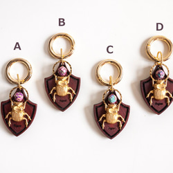 【スカラベと宝石】バッグチャーム・キーアクセサリー／琥珀×槐 4枚目の画像