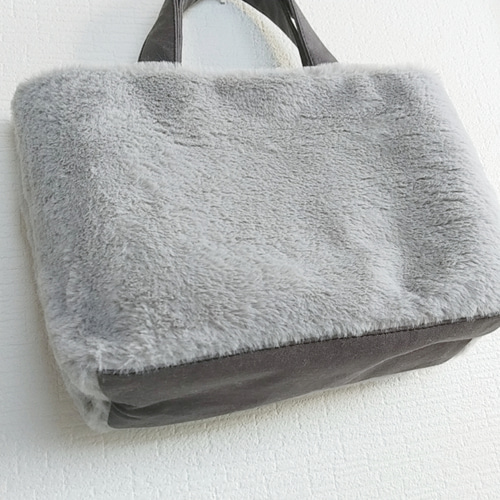 ペールグレーのソフトファートートバッグm トートバッグ mh 通販