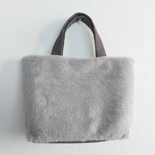 ペールグレーのソフトファートートバッグm トートバッグ mh 通販