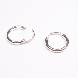 《二毛銀》【厚2mm銀管，中型圈圈耳環】（一對） 第2張的照片