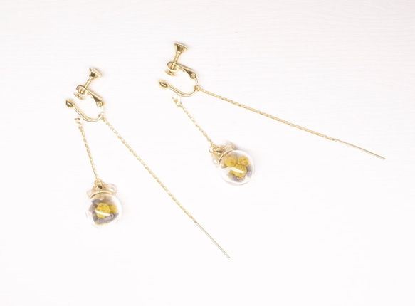 《二毛銀》【泡泡球系列-維多玫乾燥花18K金垂吊式耳環（仲夏橘）】（一對） 第5張的照片