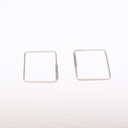 《二毛銀》【正方型簡約純銀耳環】(一對） 第2張的照片