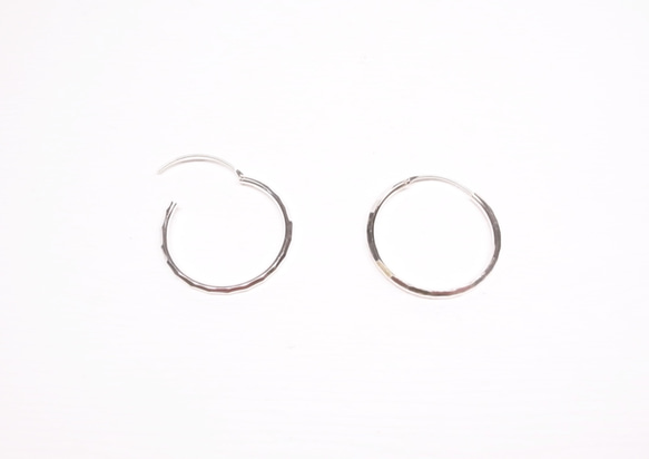 《二毛銀》【厚2mm切面銀管，大型圈圈耳環】（一對） 第2張的照片
