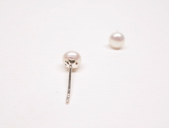 《二毛銀》【淨白天然珍珠5mm純銀耳針】（一對） 第5張的照片