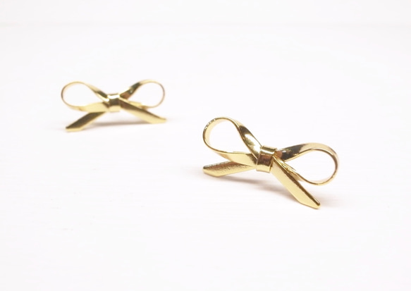 《二毛銀》【蝴蝶結黃銅鍍18K金耳環】（一對） 第1張的照片