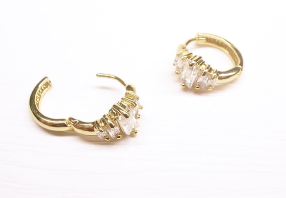 《二毛銀》【黃銅鍍18K金+鋯石圈圈耳環】（一對） 第2張的照片