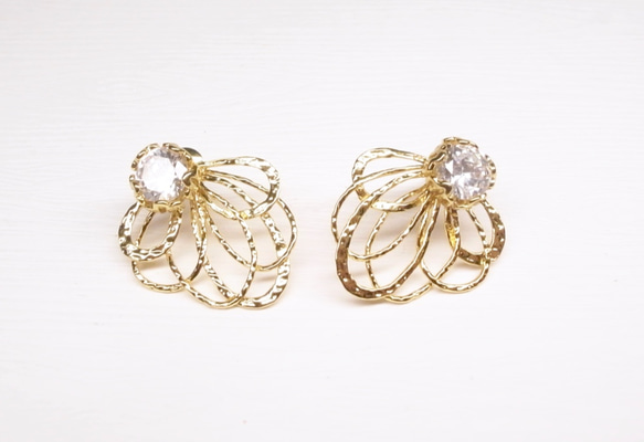 《二毛銀》【黃銅鍍18K金+復古花瓣組合式鋯石耳環】（一對） 第2張的照片