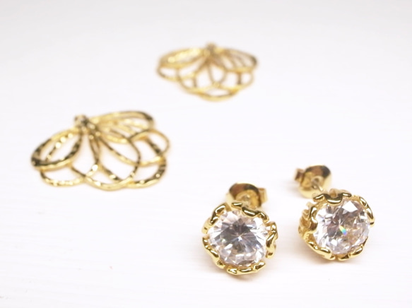 《二毛銀》【黃銅鍍18K金+復古花瓣組合式鋯石耳環】（一對） 第3張的照片