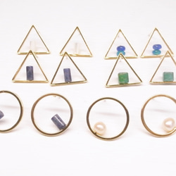 《二毛銀》【幾何系列─黃銅鍍18K金三角形珍珠耳環】（一對） 第3張的照片