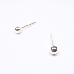 《二毛銀》【3.5 mm簡約純銀小銀球耳環】（一對） 第1張的照片